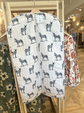 Load image into Gallery viewer, Quilted Garmet Bags
