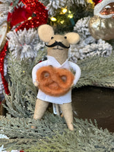 Load image into Gallery viewer, Wool Felt Gourmand Mice
