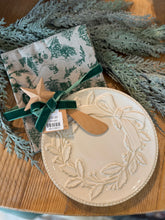 Load image into Gallery viewer, Green &amp; Ivory Christmas Plate &amp; Towel Set
