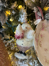 Load image into Gallery viewer, Snowman Pulp Ornaments
