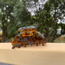 Load image into Gallery viewer, La France Claw Clip

