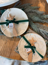 Load image into Gallery viewer, Green &amp; Ivory Christmas Plate &amp; Towel Set
