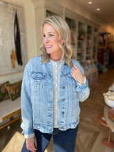 Load image into Gallery viewer, Light Wash Siena Denim Jacket
