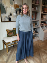 Load image into Gallery viewer, Grey Crew Neck Sweater
