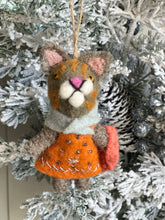 Load image into Gallery viewer, Wool Felt Folk Critter Ornaments
