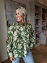 Load image into Gallery viewer, Emerald Green Print Blouse

