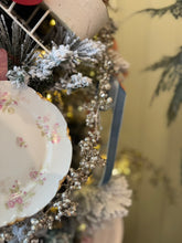 Load image into Gallery viewer, 72&quot; Champagne Foam Glitter Garland
