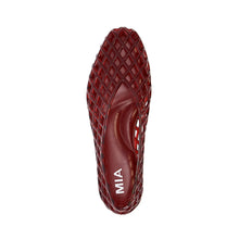 Load image into Gallery viewer, Burgundy Jelly Flats
