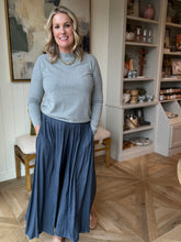 Load image into Gallery viewer, Grey Crew Neck Sweater
