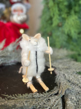 Load image into Gallery viewer, Skiing Wool Felt Mice Ornaments
