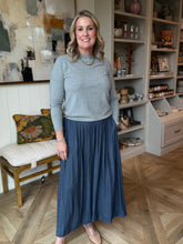 Load image into Gallery viewer, Grey Crew Neck Sweater
