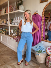 Load image into Gallery viewer, White Crinkle Elastic Hem Top
