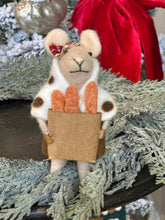 Load image into Gallery viewer, Wool Felt Gourmand Mice
