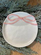 Load image into Gallery viewer, 4-1/4&quot; Round Bow Dish
