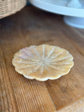 Load image into Gallery viewer, Onyx Marble Round Dish
