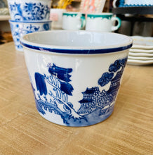 Load image into Gallery viewer, Blue Chinoiserie Deli Container
