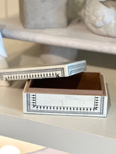 Load image into Gallery viewer, White &amp; Black Bone Box
