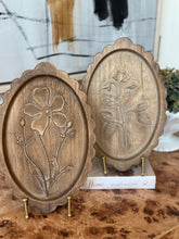 Load image into Gallery viewer, Scalloped Oval Wood Wall Decor
