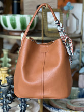 Load image into Gallery viewer, Tan Vegan Leather Purse
