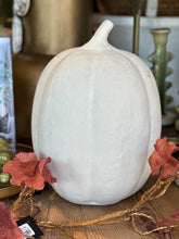 Load image into Gallery viewer, Paper Mache Pumpkins
