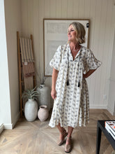 Load image into Gallery viewer, Ivory &amp; Black Fern Print Dress
